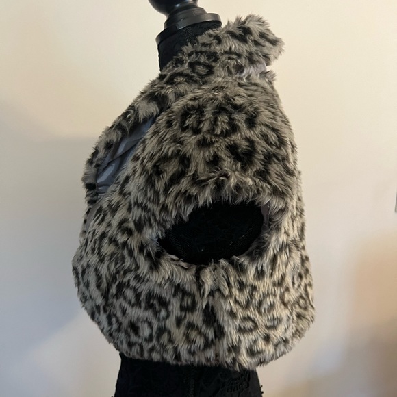 Fur Shrug - Picture 2 of 3